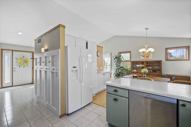 639 N Woods Edge Drive, Oregon, WI 53575