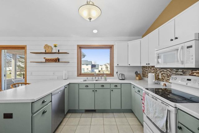 639 N Woods Edge Drive, Oregon, WI 53575