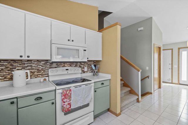 639 N Woods Edge Drive, Oregon, WI 53575