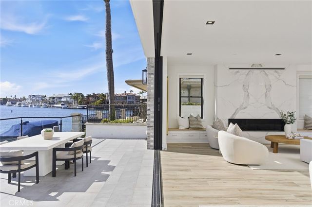 17007 Edgewater Lane, Huntington Beach, CA 92649