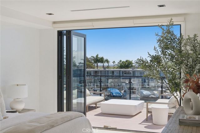 17007 Edgewater Lane, Huntington Beach, CA 92649