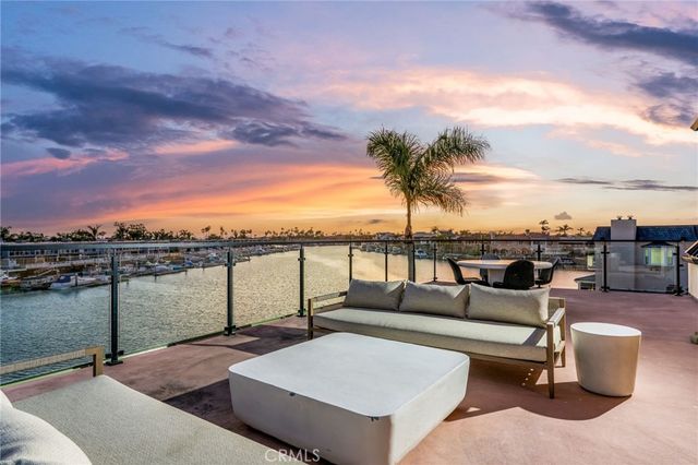 17007 Edgewater Lane, Huntington Beach, CA 92649
