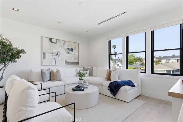 17007 Edgewater Lane, Huntington Beach, CA 92649