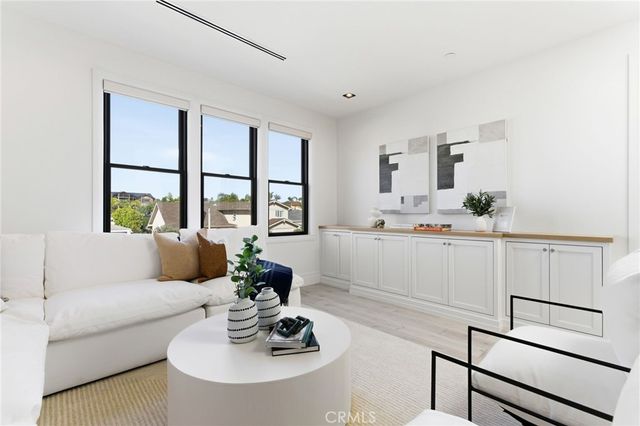 17007 Edgewater Lane, Huntington Beach, CA 92649