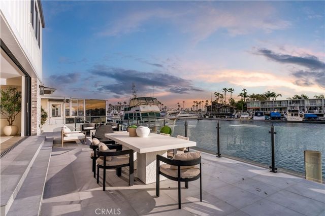 17007 Edgewater Lane, Huntington Beach, CA 92649