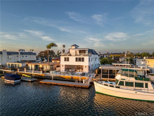 17007 Edgewater Lane, Huntington Beach, CA 92649