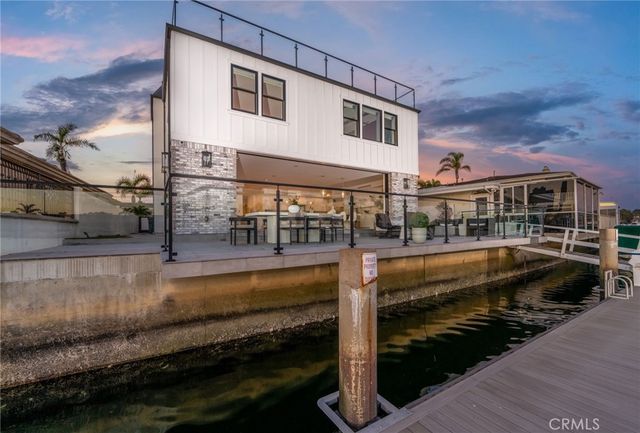 17007 Edgewater Lane, Huntington Beach, CA 92649