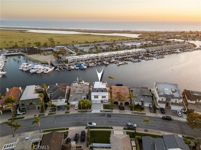 17007 Edgewater Lane, Huntington Beach, CA 92649