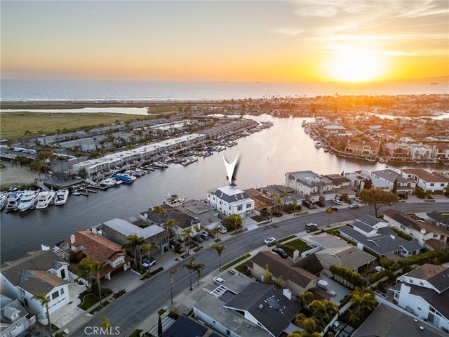17007 Edgewater Lane, Huntington Beach, CA 92649