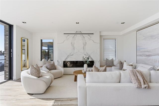 17007 Edgewater Lane, Huntington Beach, CA 92649