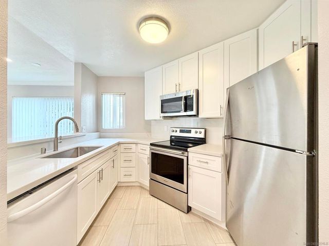 7405 Charmant Dr 2001, San Diego, CA 92122