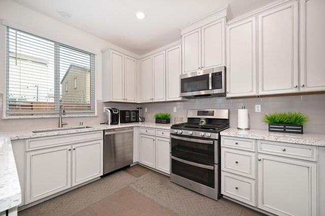 6049 Waddingtin, Roseville, CA 95747