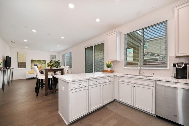 6049 Waddingtin, Roseville, CA 95747