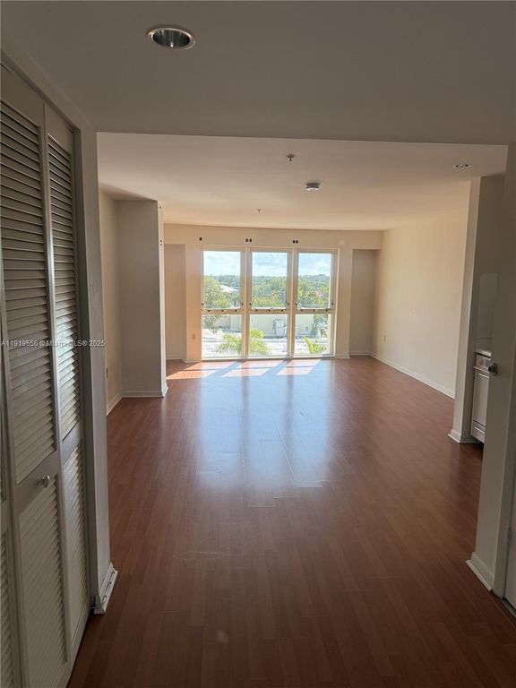 5703 SW 72nd St 5777, South Miami, FL 33143