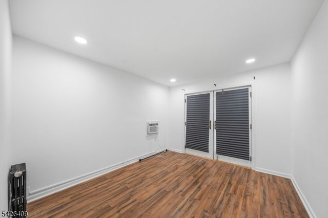 8 Melrose Ter, Elizabeth City, NJ 07208