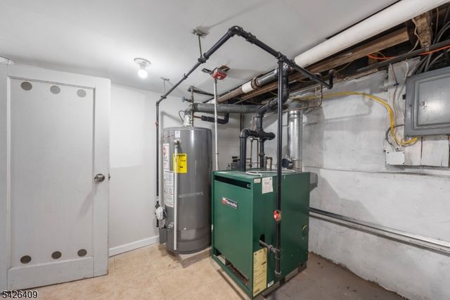 8 Melrose Ter, Elizabeth City, NJ 07208