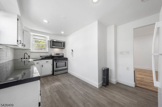 8 Melrose Ter, Elizabeth City, NJ 07208