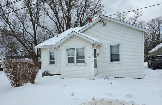 104 WASHINGTON Street, Edinboro, PA 16412