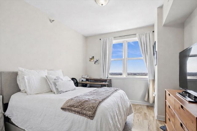 5 E 14TH Place 1705, Chicago, IL 60605
