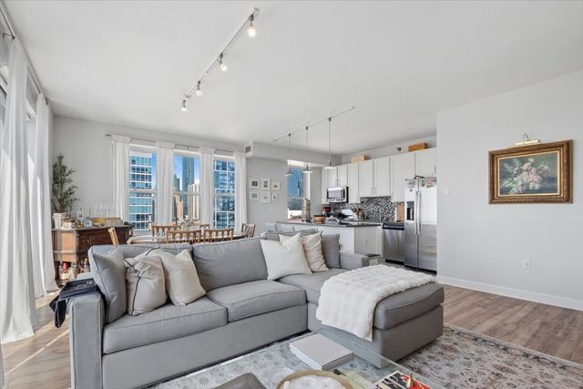 5 E 14TH Place 1705, Chicago, IL 60605
