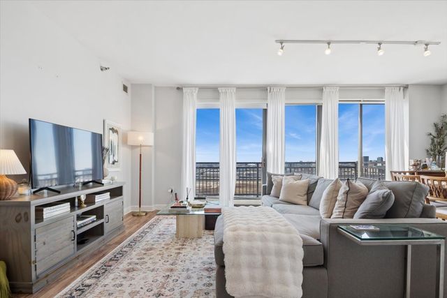 5 E 14TH Place 1705, Chicago, IL 60605