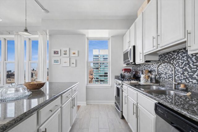 5 E 14TH Place 1705, Chicago, IL 60605
