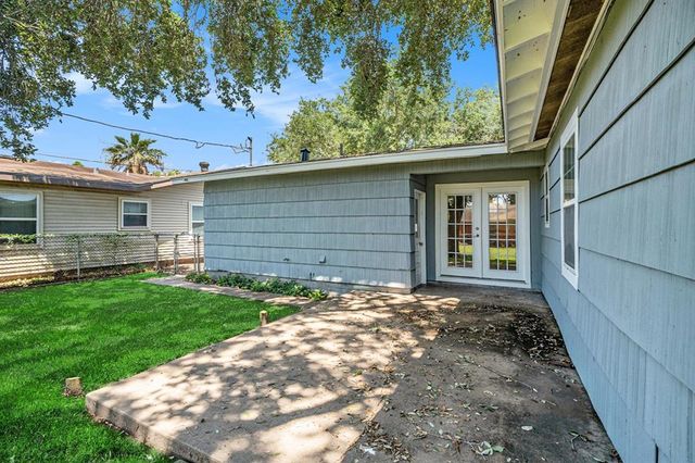 6709 Fairway Drive, Galveston, TX 77551