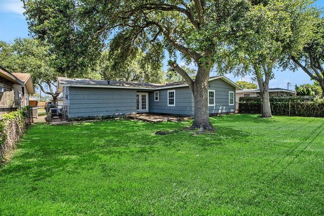 6709 Fairway Drive, Galveston, TX 77551
