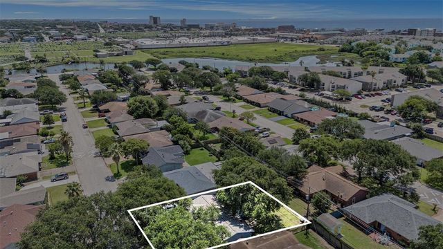 6709 Fairway Drive, Galveston, TX 77551