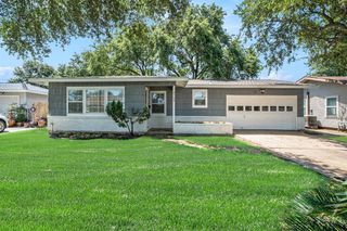 6709 Fairway Drive, Galveston, TX 77551