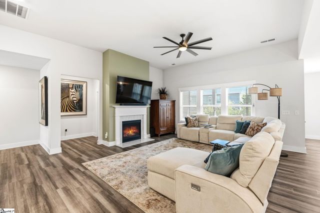 404 Cattail Hollow Way, Simpsonville, SC 29680