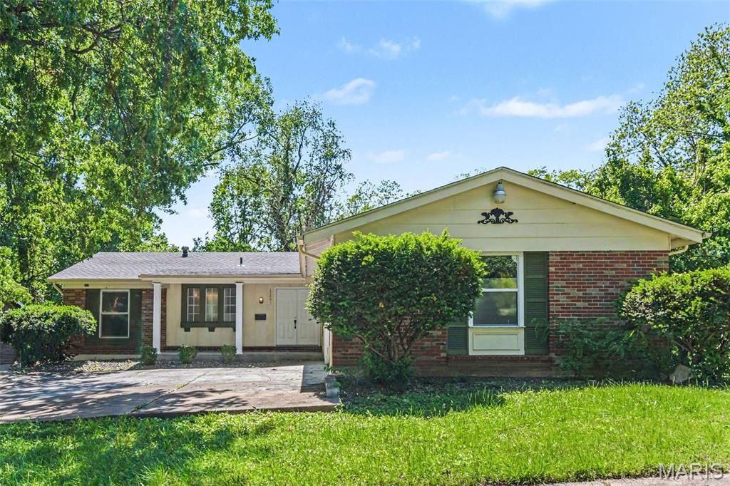 11433 Tobaggon Trail, Florissant, MO 63033