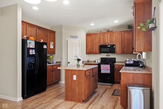 7895 Blue Jay Way, Zionsville, IN 46077