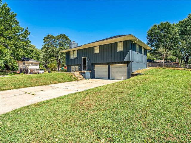 1400 SW Speas Drive, Blue Springs, MO 64014