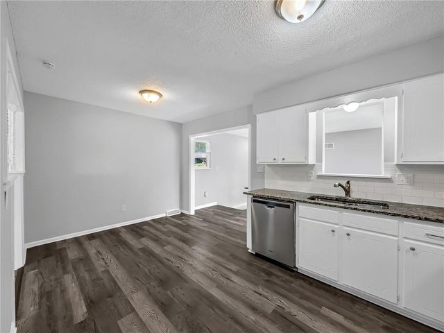 1400 SW Speas Drive, Blue Springs, MO 64014