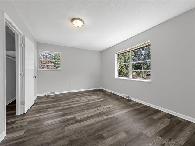 1400 SW Speas Drive, Blue Springs, MO 64014
