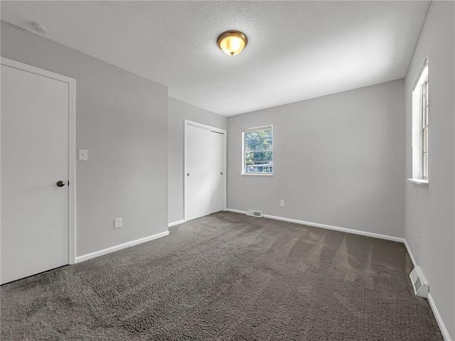 1400 SW Speas Drive, Blue Springs, MO 64014