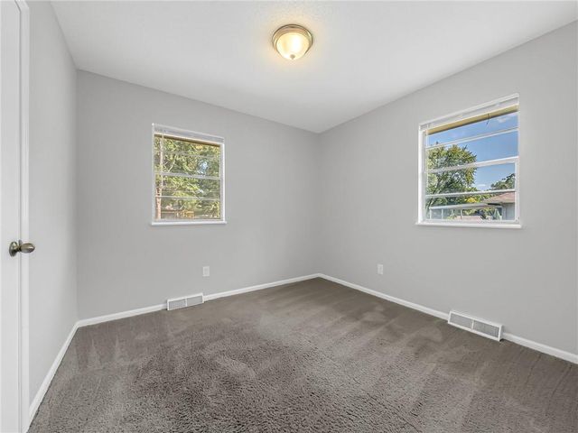 1400 SW Speas Drive, Blue Springs, MO 64014