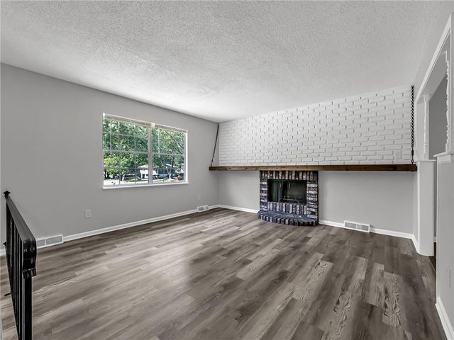 1400 SW Speas Drive, Blue Springs, MO 64014