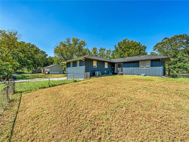 1400 SW Speas Drive, Blue Springs, MO 64014
