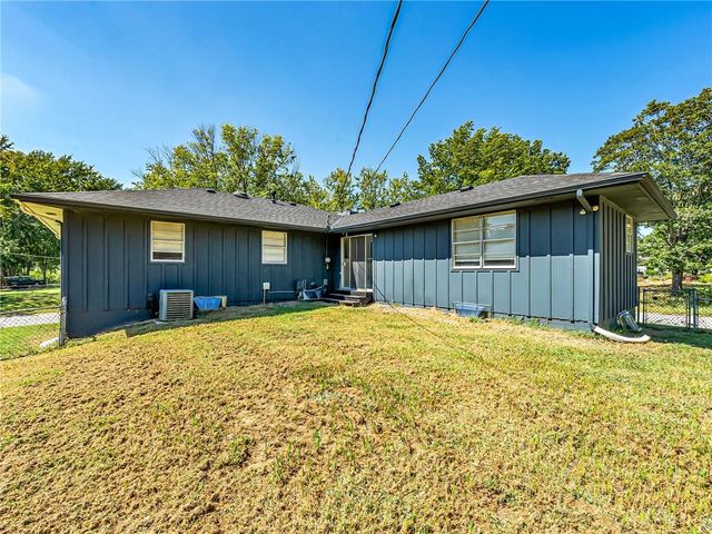 1400 SW Speas Drive, Blue Springs, MO 64014