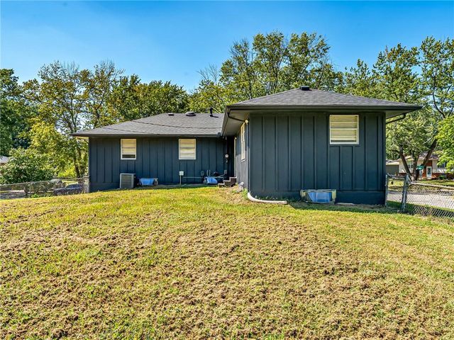 1400 SW Speas Drive, Blue Springs, MO 64014