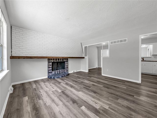 1400 SW Speas Drive, Blue Springs, MO 64014