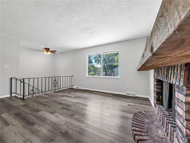 1400 SW Speas Drive, Blue Springs, MO 64014