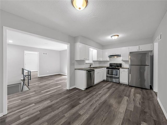 1400 SW Speas Drive, Blue Springs, MO 64014
