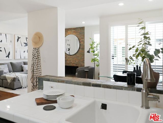 4236 Longridge Avenue 203, Los Angeles, CA 91604