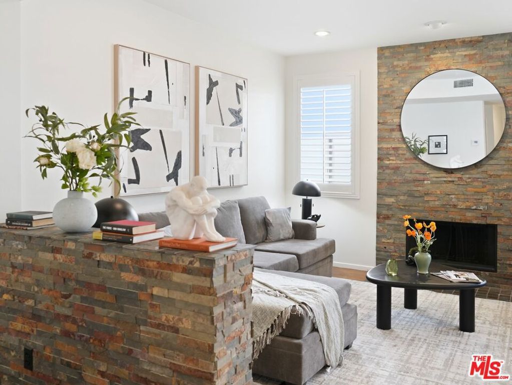4236 Longridge Avenue 203, Los Angeles, CA 91604 — photo 2