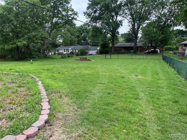 1739 June Drive, St Louis, MO 63138