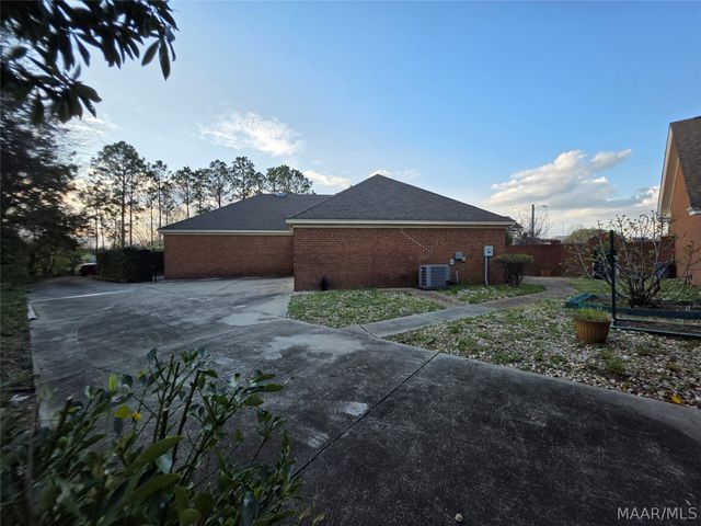 1524 Charleton Drive, Montgomery, AL 36106