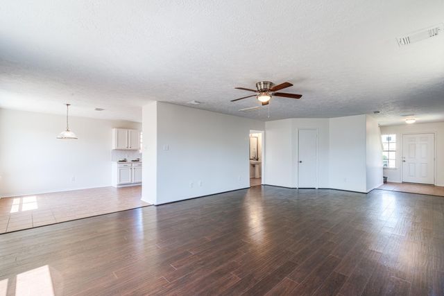 7215 Autumn Day Court, Magnolia, TX 77354